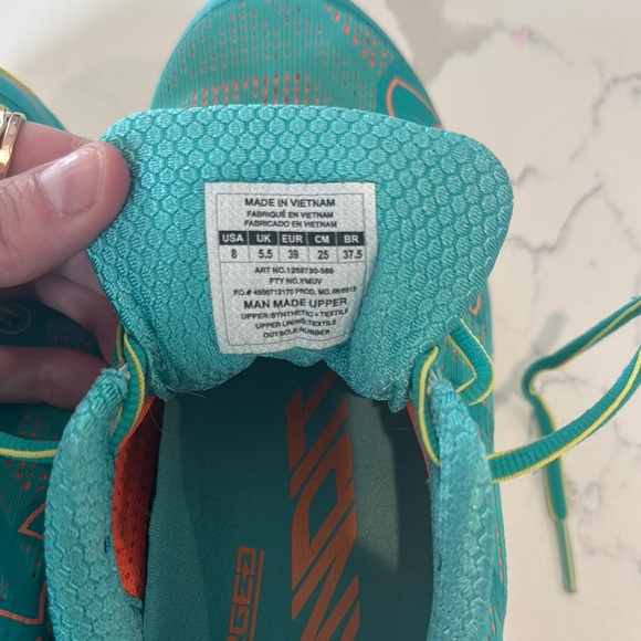 Women’s Under Armour Athletic Shoes- size 8 - Picture 6 of 6